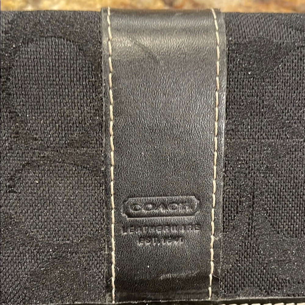 Coach SignatureTri-Fold Wallet - Picture 8 of 9